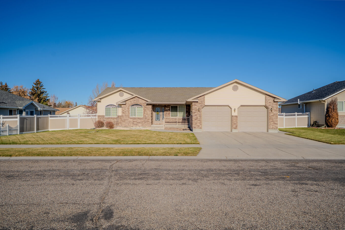 625 Vale Lane front exterior — updated brick and vinyl ranch home in Hidden Valley Rexburg Idaho